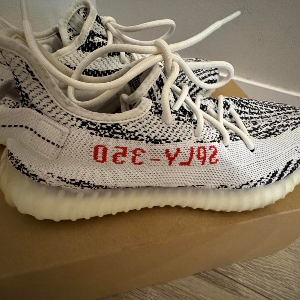 Adidas Yeezy Boost 350 V2 Zebra White Core Black Red CP9654 Mens Size 9.5